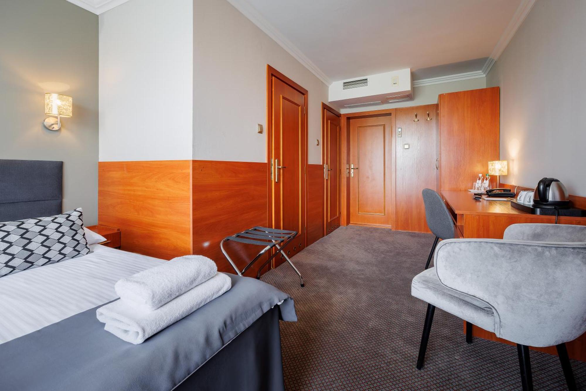 טארנאו Hotel Cristal Park מראה חיצוני תמונה