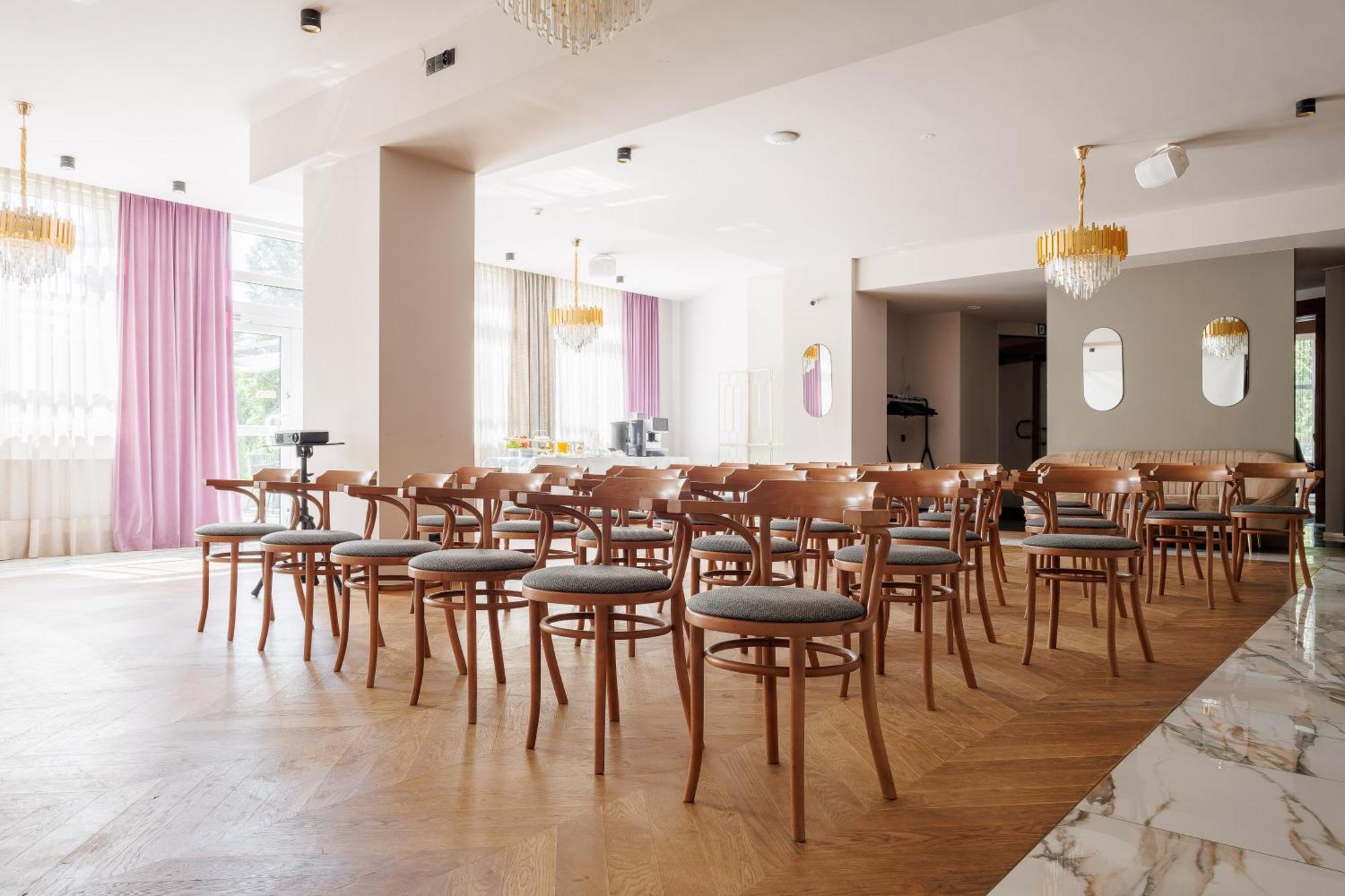 טארנאו Hotel Cristal Park מראה חיצוני תמונה