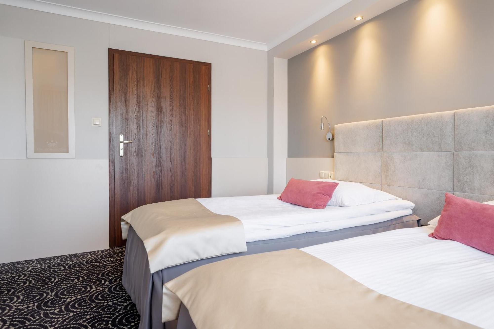 טארנאו Hotel Cristal Park מראה חיצוני תמונה
