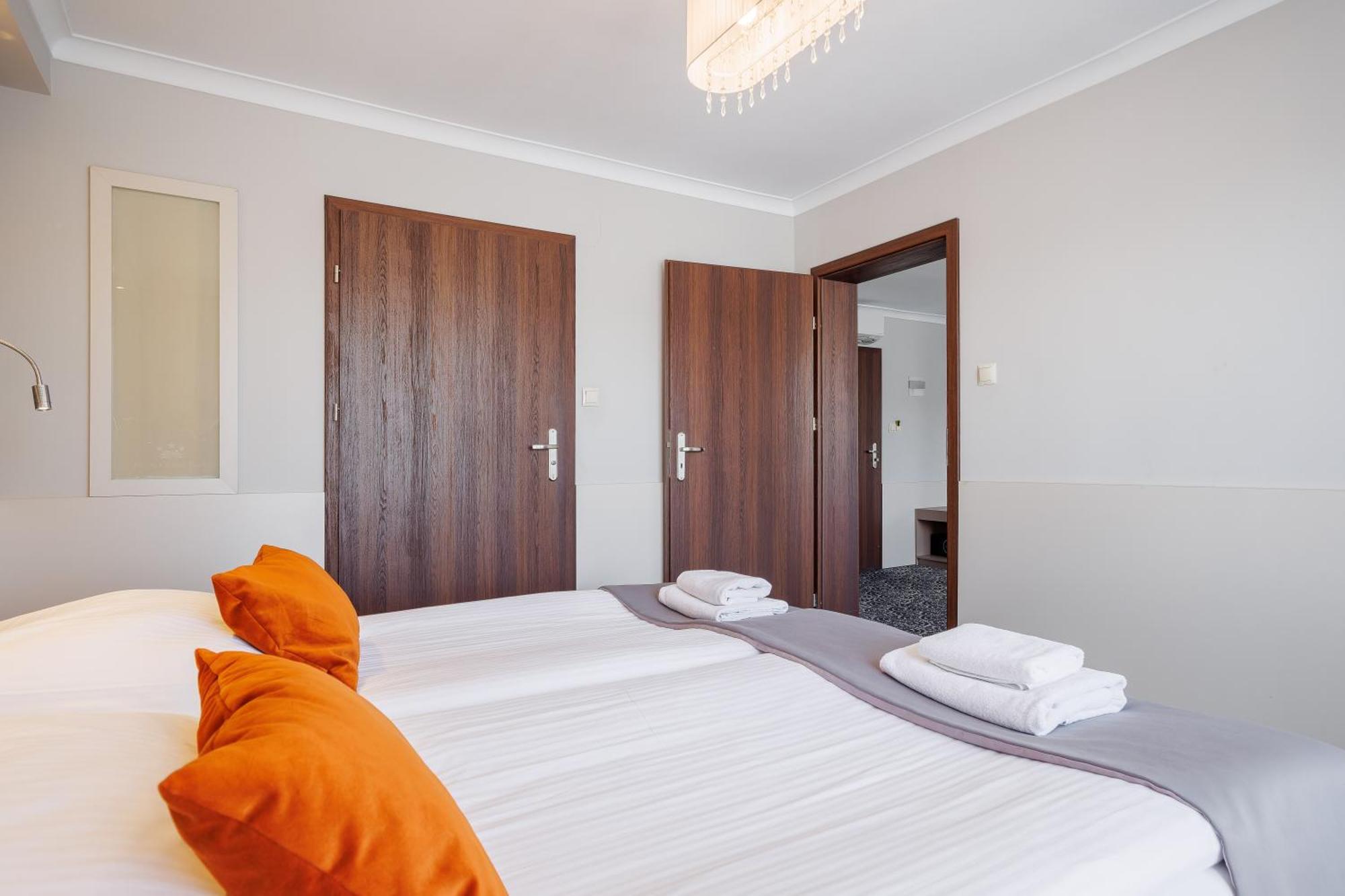 טארנאו Hotel Cristal Park מראה חיצוני תמונה