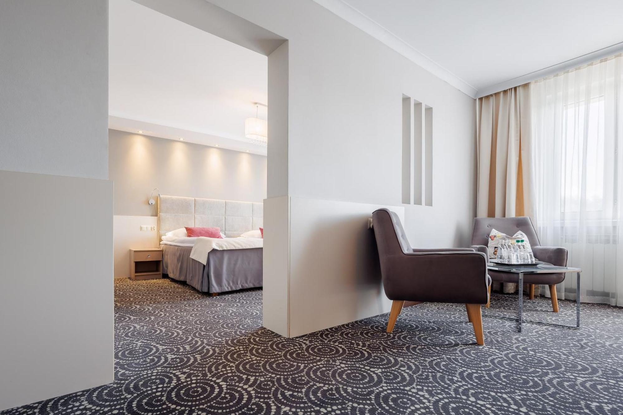 טארנאו Hotel Cristal Park מראה חיצוני תמונה