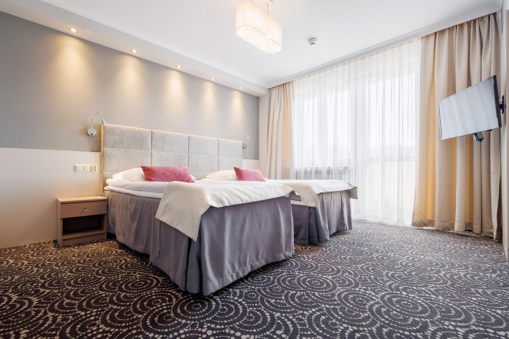 טארנאו Hotel Cristal Park מראה חיצוני תמונה