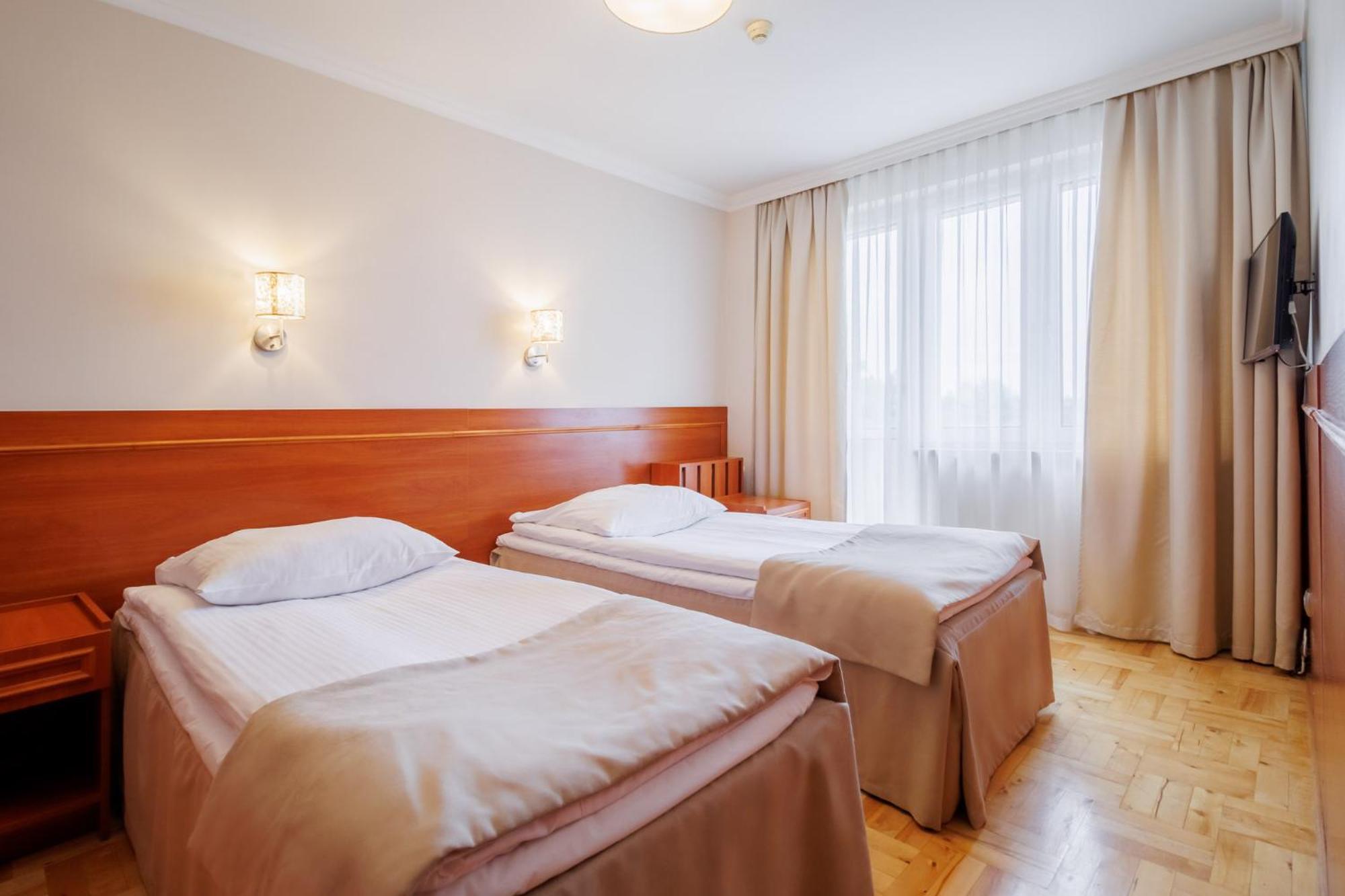 טארנאו Hotel Cristal Park מראה חיצוני תמונה