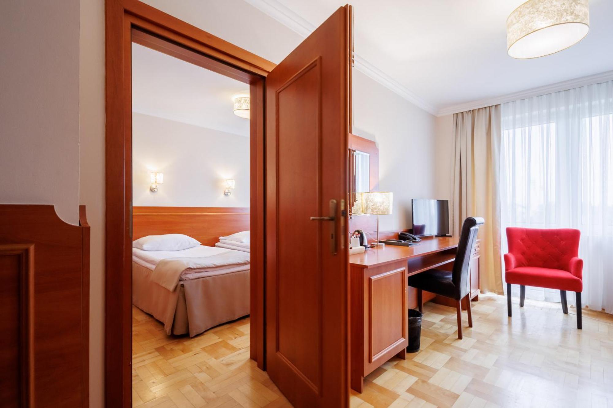 טארנאו Hotel Cristal Park מראה חיצוני תמונה