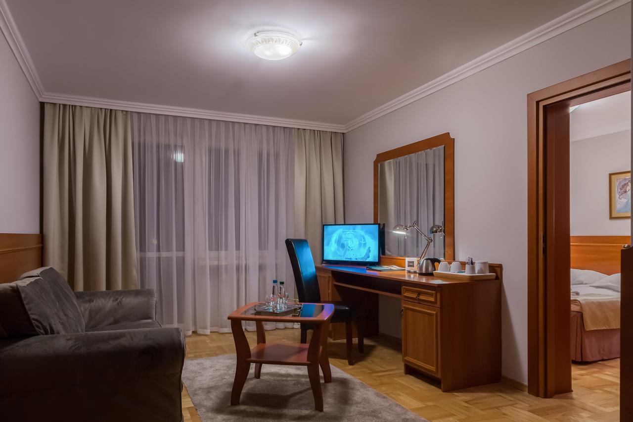 טארנאו Hotel Cristal Park מראה חיצוני תמונה
